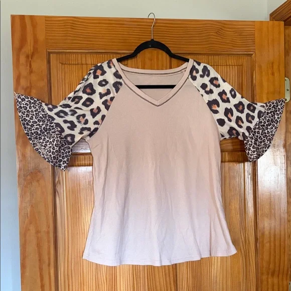 Leopard Print Sleeve Women's Top - Picture 1 of 1